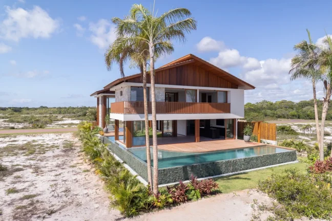 Imagem Casa em Condomínio à venda em Praia do Forte, Mata de São João - Churrasqueira, Piscina e Mobiliado