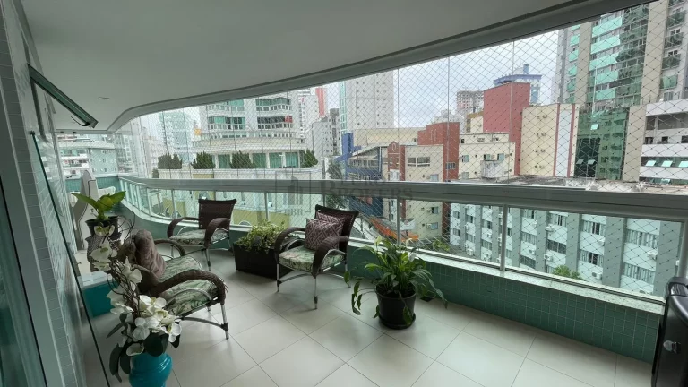 Imagem Apartamento diferenciado com 4 suítes, piscina e quadra esportiva no Av. Brasil