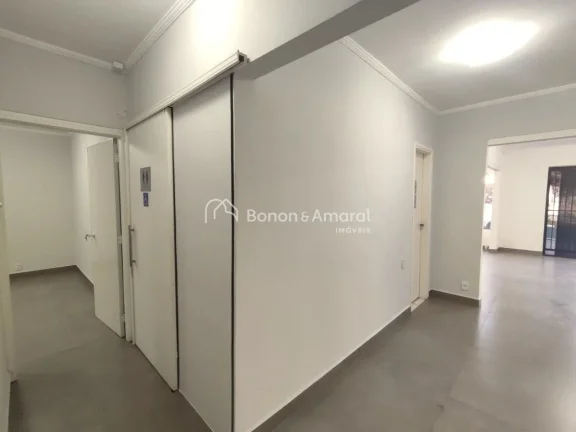Imagem Casa Comercial para Locação, 6 salas, 4 vagas, saída para a Rod.D.Pedro e Shopping Galleria
Casa ...