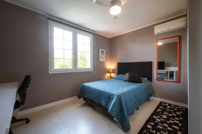 Imagem Casa finamente mobiliada em condomínio com 2 suítes e 3 dormitórios em Canela