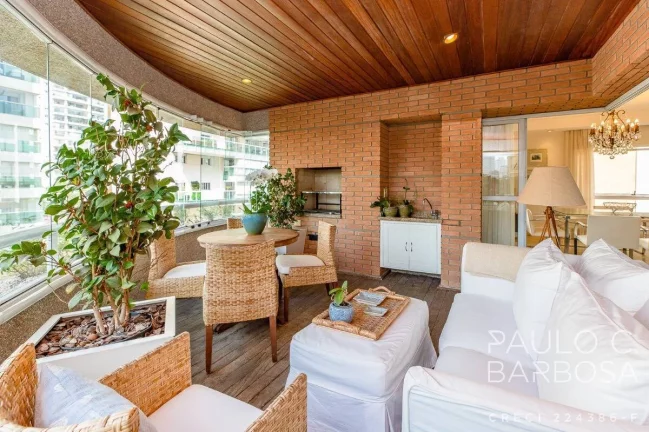 Imagem Rua Araguari com 3 Suítes - 4 Vagas - 243m²