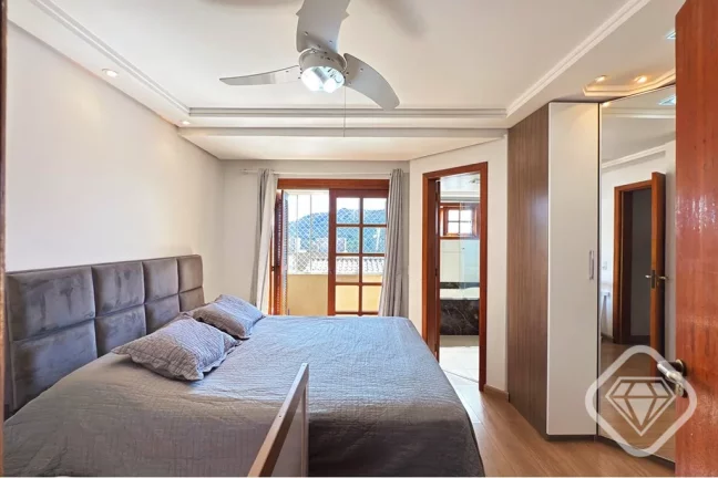 Imagem Casa 4 dormitórios (2 suítes) - Espaço gourmet - Spa com hidromassagem - Rua tranquila e sem saí...