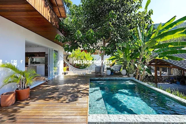 Imagem Casa espaçosa á venda com 03 dormitórios sendo 02 suítes localizada na Praia de Taquaras/SC