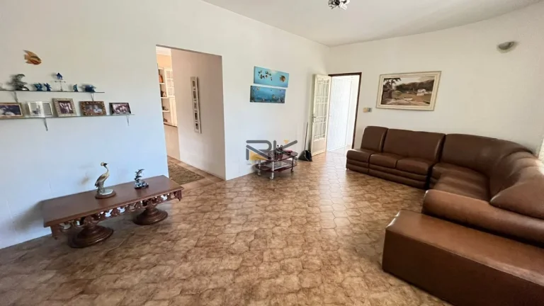 Imagem Casa à venda no bairro do Itaguá com 3 dormitórios,sala de estar e varanda
