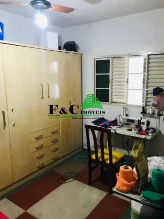 Imagem Casa para Venda em Limeira, Parque Hippolyto, 3 dormitórios, 2 banheiros, 3 vagas