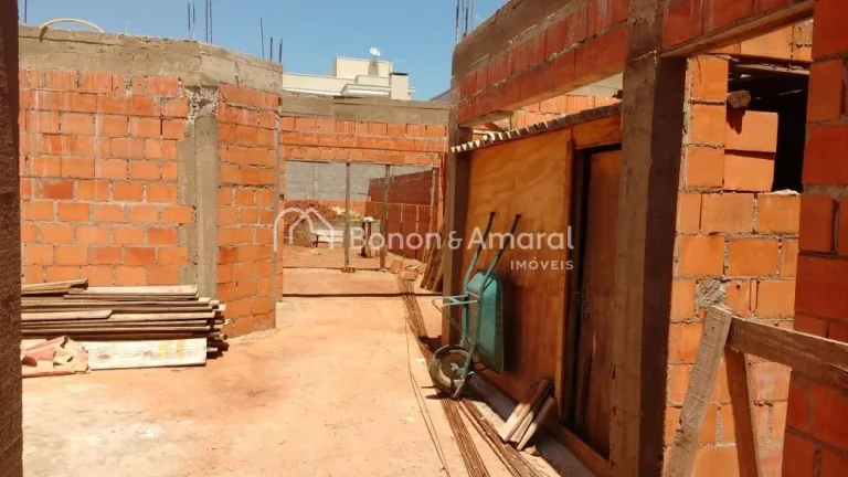 Imagem Descubra o conforto e a elegância de uma casa térrea de alto padrão, projetada para oferecer uma ...