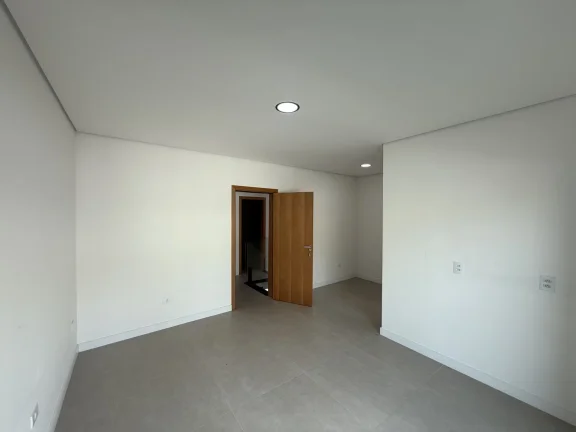 Imagem Casa à Venda com Piscina e Planejada na Cozinha em Cajamar