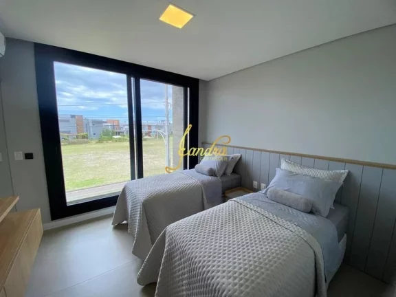 Imagem Sobrado com piscina, 06 suítes, mobiliado e decorado