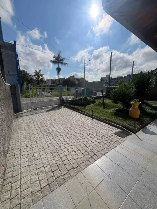Imagem Casa com 3 dormitórios e 4 vagas sendo 2 cobertas - Floresta | Joinville/SC