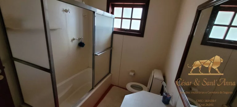 Imagem Oportunidade, Belíssima casa em meio ao verde de Campos do Jordão/SP