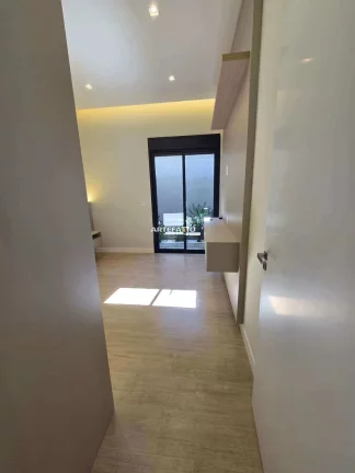 Imagem Casa à Venda com 3 quartos, 3 banheiros, 3 vagas e 160m2