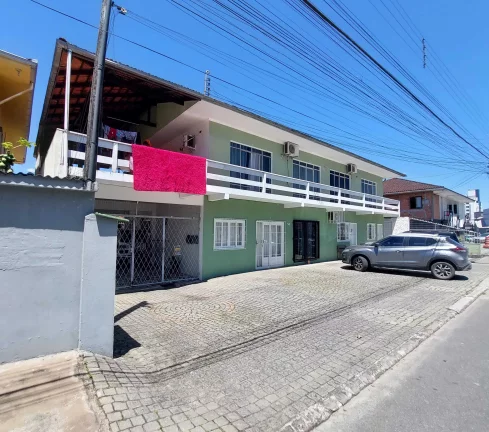 Imagem Casa multifamiliar com 8 apartamentos no Iririú em Joinville/SC