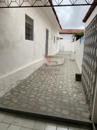 Imagem Vende-se casa com localização excelente no Miramar