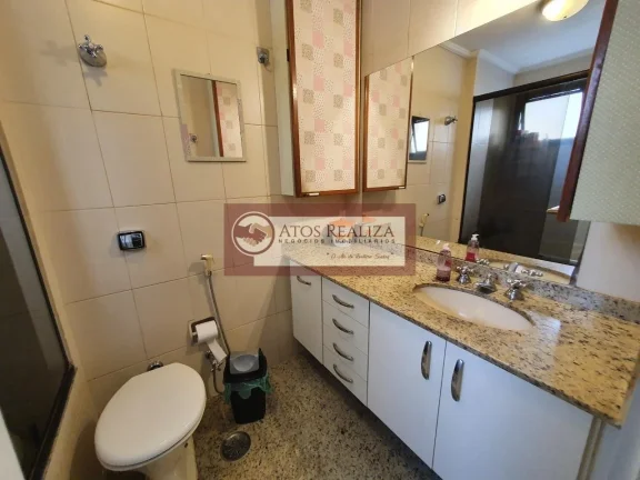 Imagem Vendo SUPER Apartamento na região do Morumbi, um excelente imóvel de 211m², com 3 Dormitorios grandes, sendo 1 Suíte com varanda, Sala de estar e Jantar, Cozinha, Lavanderia com dependência de empregada, banho Social e Lavabo, 3 vagas de garagem cobertas,