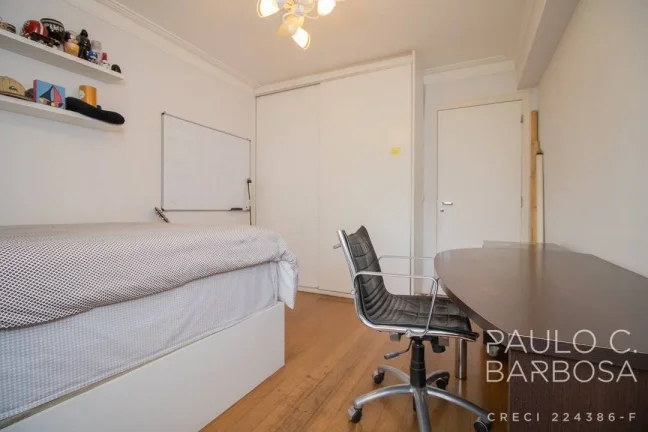 Imagem Apartamento amplo com 3 suítes, living com janelões - 4 vagas - 247m²