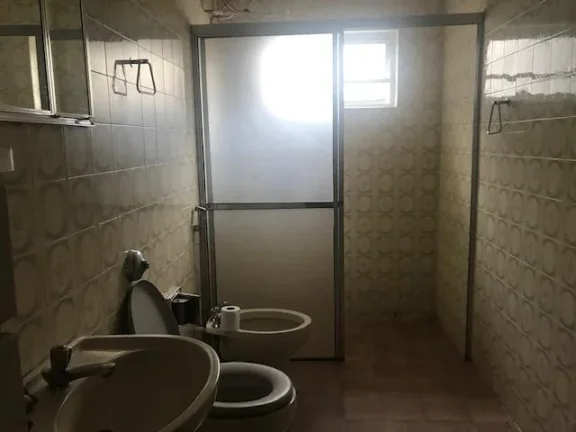 Imagem Casa no centro com 3 dormitórios sendo 1 suíte (todos com armários embutidos) , 2 salas , cozinha...