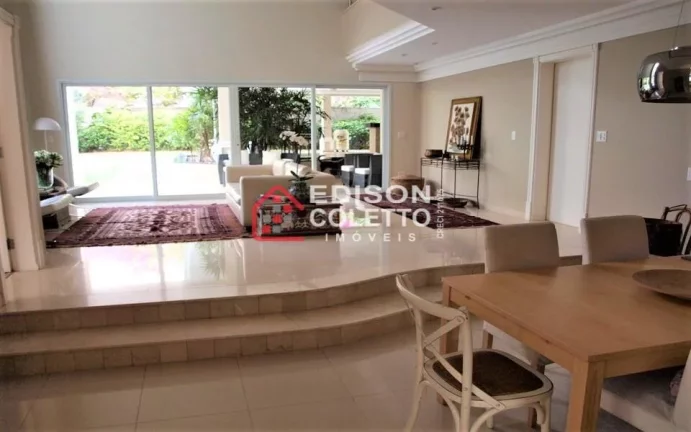 Imagem "Pronto para Morar" Casa de alto padrão à venda no Alphaville Campinas. Com um design moderno e bem iluminado