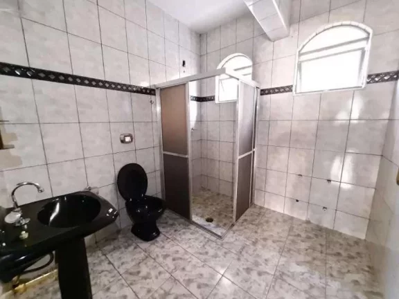 Imagem Casa aconchegante com cozinha com armários planejados, terraço amplo coberto e uma vaga de garagem localizado no bairro Santa Efigênia em Barbacena