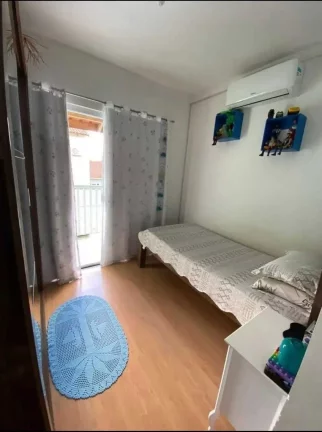 Imagem Geminado com 3 dormitórios sendo 1 suíte e 1 vaga de garagem - Aventureiro | Joinville/SC