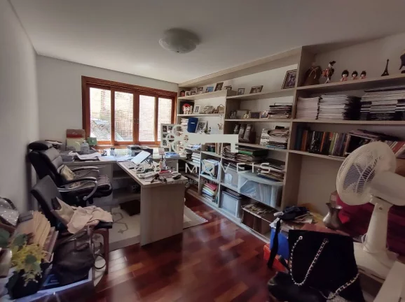 Imagem Casa de Alto Padrão à Venda em Granja Viana - Condomínio Exclusivo (muito!)
