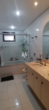 Imagem Apartamento à venda com 3 Suítes e na quadra da praia no Embaré de Santos/SP