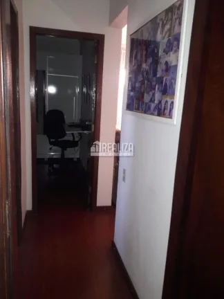 Imagem Apartamento de 2 dormitórios à venda no Condomínio Edifício Cerradão, bairro Mercês, em Uberaba - Completo e pronto para morar!