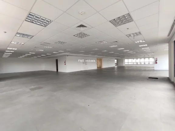Imagem Conjunto comercial com 677m² para locação em Alphaville.