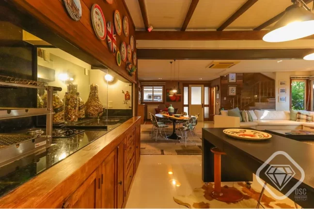Imagem Casa mobiliada de alto padrão em condomínio exclusivo na Tristeza

Uma residência impecável no c...