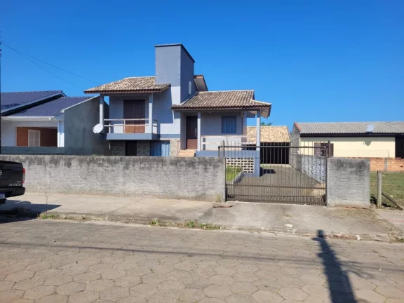 Imagem Imperdível oportunidade de adquirir uma casa com 3 quartos e 6 vagas de garagem em Balneário Rincão-SC, Zona Norte! BRP012