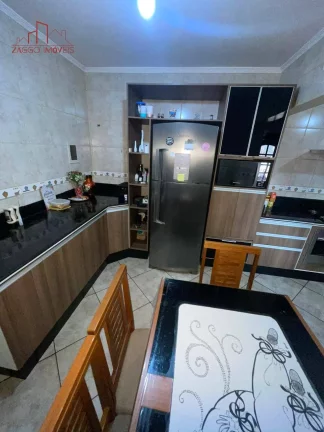 Imagem Casa 200m² - 4 Dorm - 1 Suíte - 2 Vagas