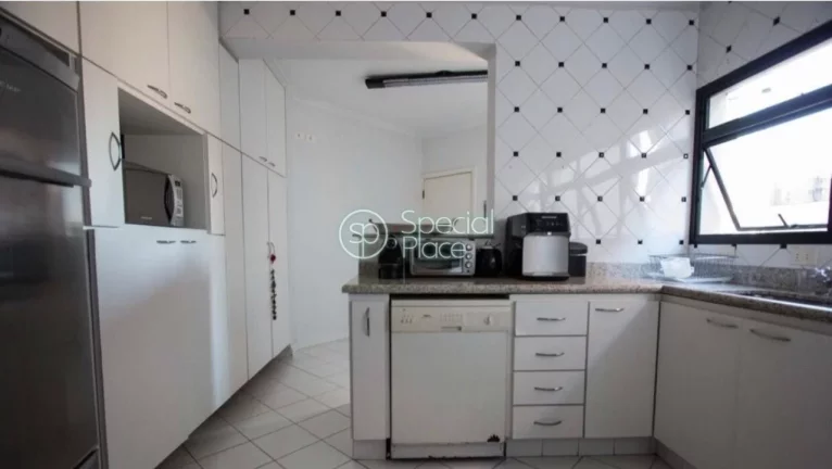 Imagem Ótima oportunidade no Real Parque. Apartamento original com 256m2 de área privativa, 4 dormitório...