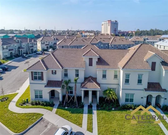Imagem Casa com piscina totalmente mobiliada por US$550.000,00 (Dólar Americano) em Kissimmee - Flórida/EUA