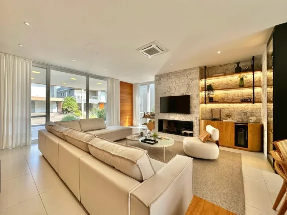 Imagem Casa em Condominio 4 Dormitórios - Bairro --