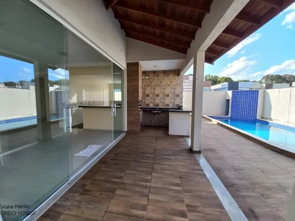 Imagem Casa de Alto Padrão à Venda em Condomínio Fechado na Cidade Litorânea de Peruíbe.