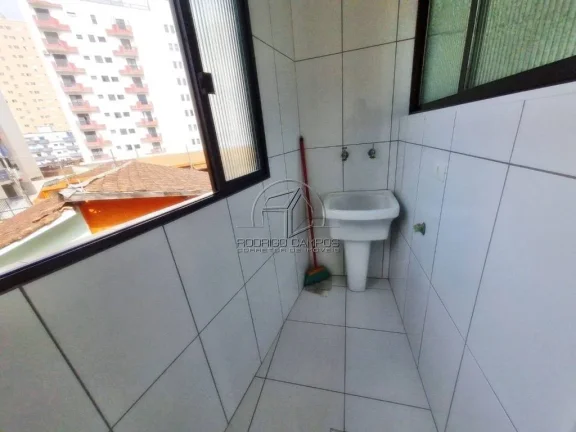 Imagem Espaçosa Casa Sobreposta Alta 2 Quartos no Tupi, Praia Grande