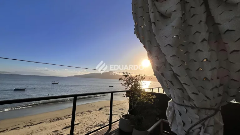 Imagem Sobrado Beira-Mar com 04 suítes à venda em Canto Grande – Bombinhas/SC