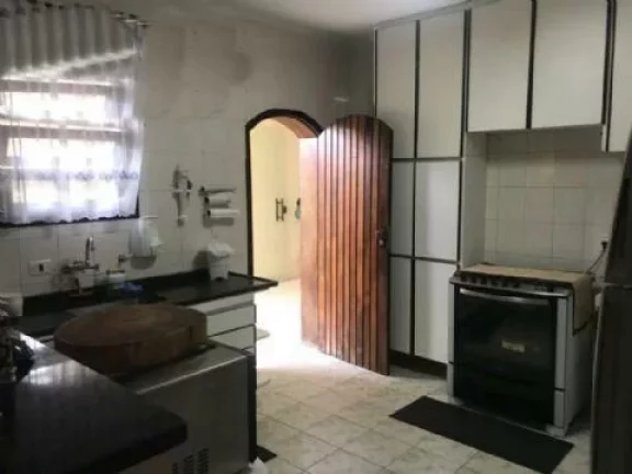 Imagem Sobrado com 3 Quartos e 3 banheiros à Venda, 237 m² por R$ 650.000