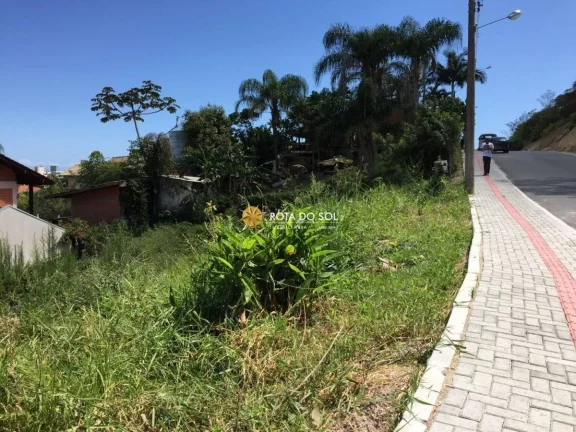 Terreno amplo à Venda em Quatro Ilhas Bombinhas SC