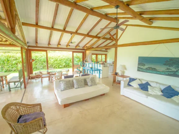 Casa Térrea à Venda em Condomínio na Praia Dura - Ubatuba/SP.