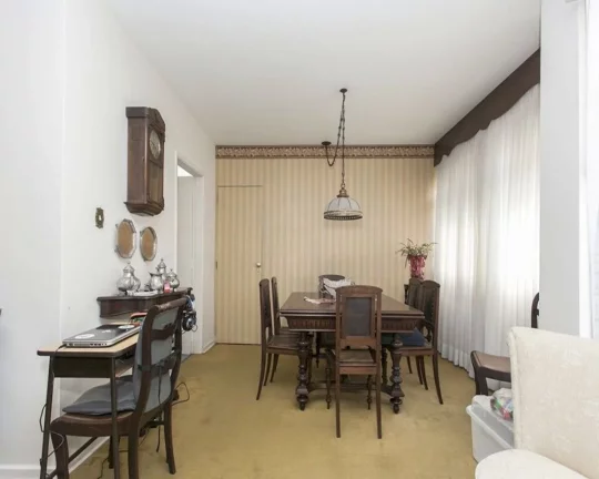 Imagem Apartamento amplo, living para 2 ambientes com piso de tacos, 03 dormitórios com piso de tacos e ar...