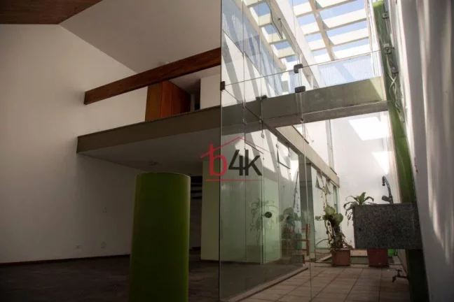 Imagem Casa para locação e/ou venda em Moema. 200m², 4 quartos, 4 banheiros e 3 pavimentos. na rua Maturi, 55.