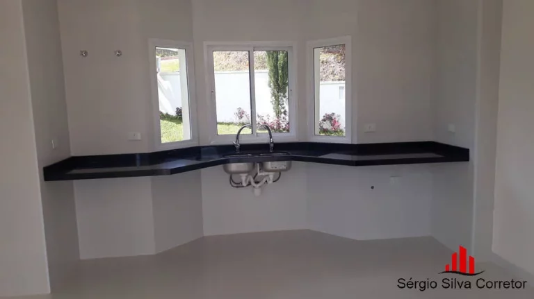 Imagem Casa com 05 Suítes à Venda, em Condomínio Fechado em Campos do Jordão SP.