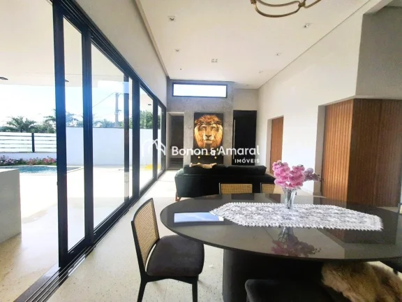 Imagem Casa Térrea à Venda com 3 Suítes - Condomínio Terras do Cancioneiro, Paulínia/SP - 242 m²

Exc...