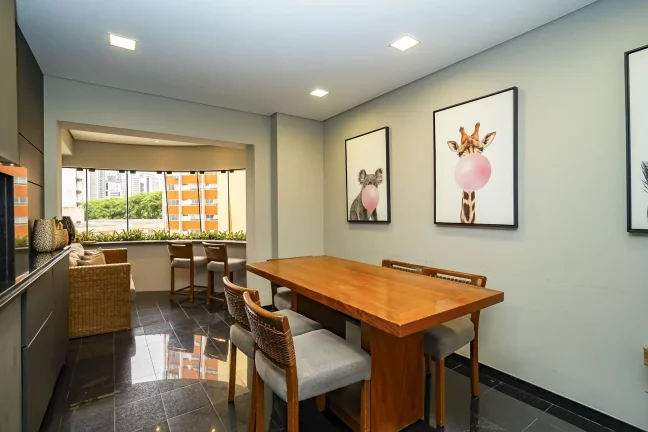 Imagem Luxuoso Apartamento em frente ao Clube Curitibano no coração do Água Verde.