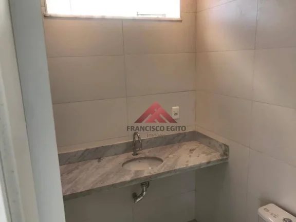 Imagem Excente casa duplex em centro de terreno, loteamento Argeu Fazendinha,(Av. Central)constituida de Varanda,Sala,03 quartos sendo com duas suiters,lavan