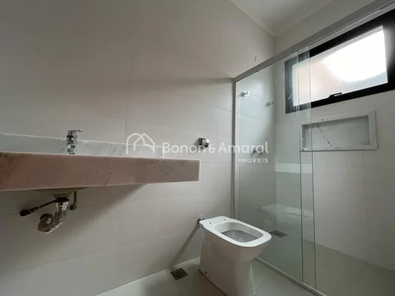 Imagem Belíssima casa nova térrea com 3 quartos (todos suítes), em terreno de 372 m², no Condomínio Fi...