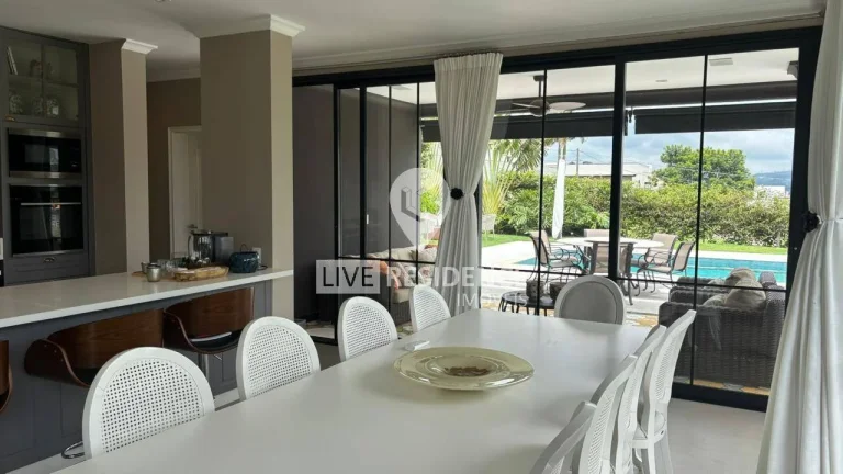 Imagem Casa de Alto Padrão no Residencial 7 Lagos - Estilo Inglês, Sofisticada!