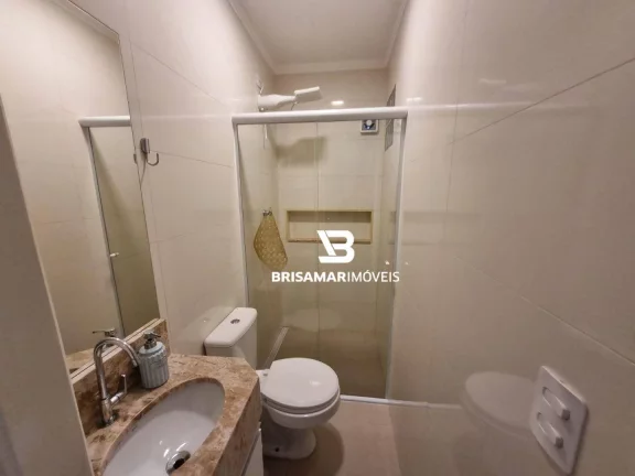 Imagem PITANGUEIRAS- UMA QUADRA DO MAR , TOTALMENTE REFORMADO , CONDOMÍNIO BAIXO , GARAGEM NO PRÉDIO.