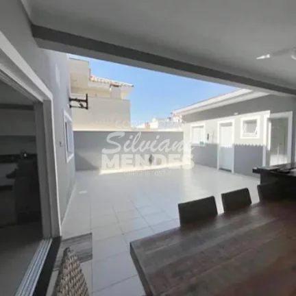 Imagem Maravilhoso Sobrado com 248 m² com 4 dorms no Cond. Jardim Portugal