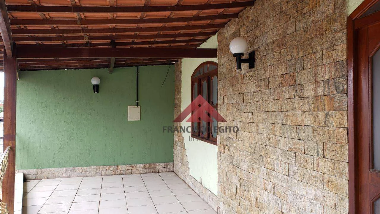 Imagem Sobrado com 3 dormitórios à venda, 250 m² por R$ 850.000,00 - Centro - São Gonçalo/RJ